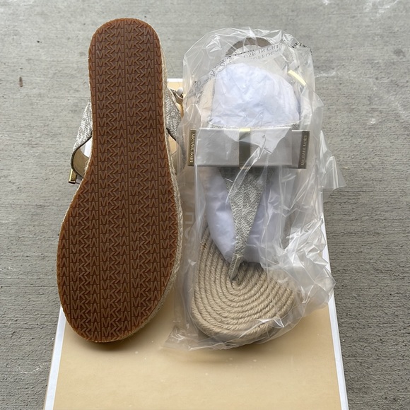 Michael Kors Meg Thong - Picture 2 of 3